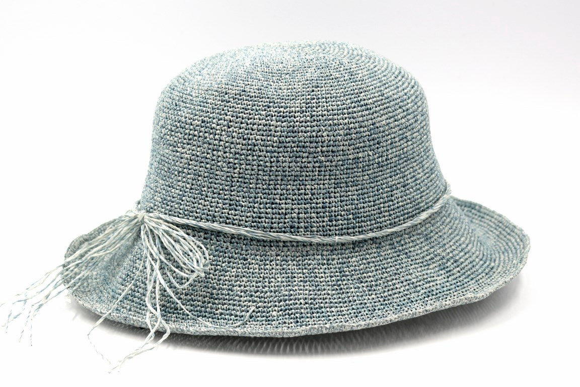 CAPPELLO CROCHET CON FALDA MEDIA