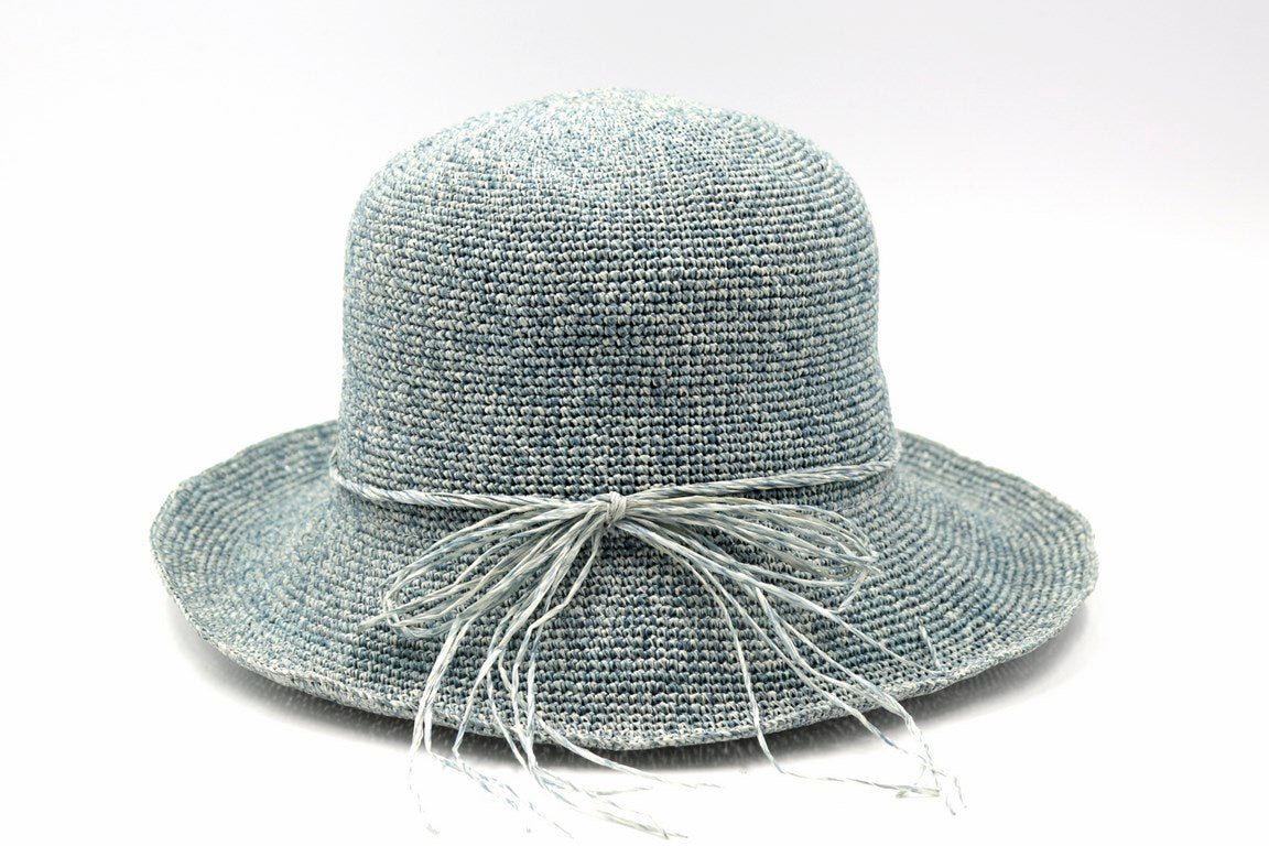 CAPPELLO CROCHET CON FALDA MEDIA
