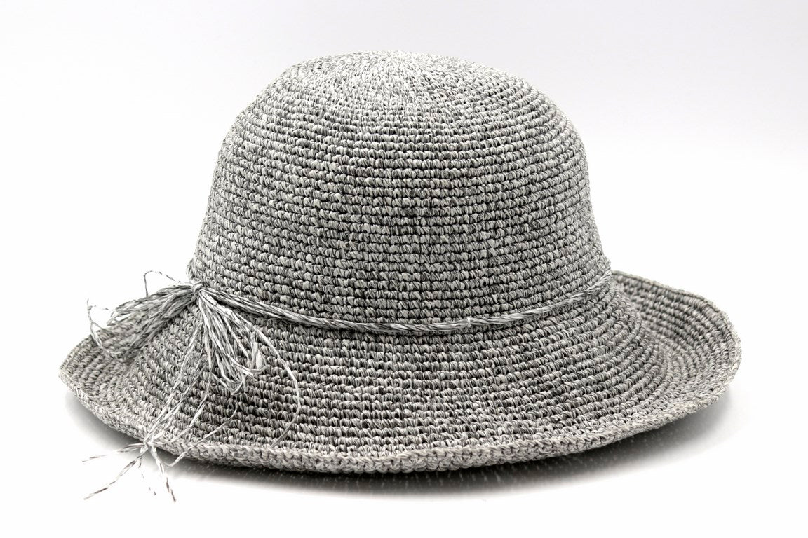 CAPPELLO CROCHET CON FALDA LARGA