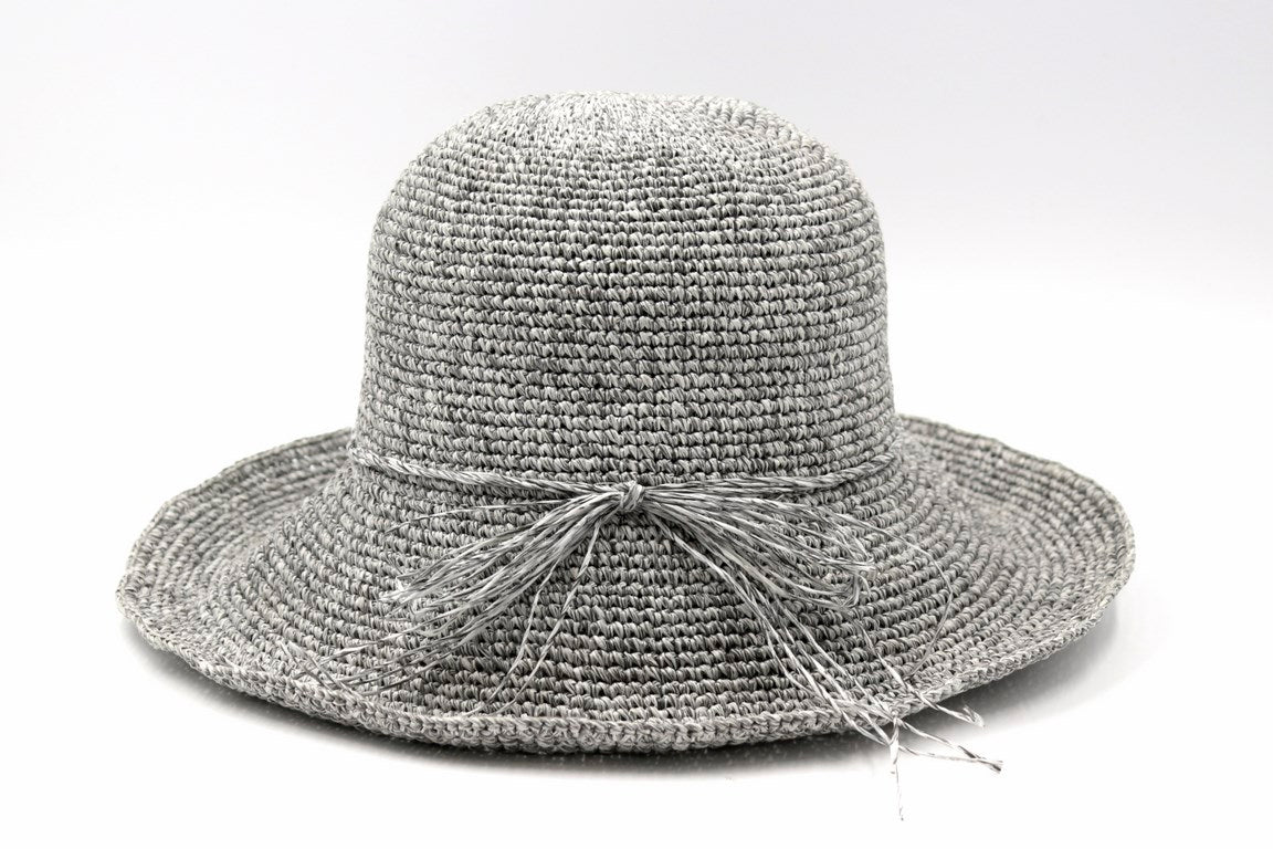 CAPPELLO CROCHET CON FALDA LARGA